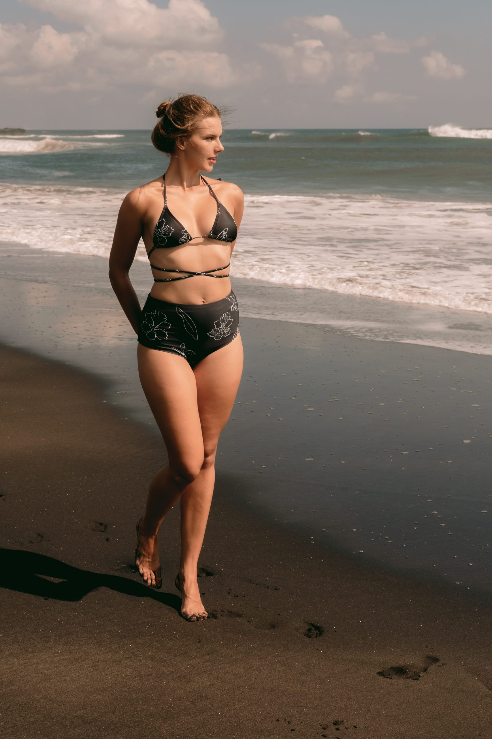 Karin high waist bottom in Eclipse Vanda - Image 4
