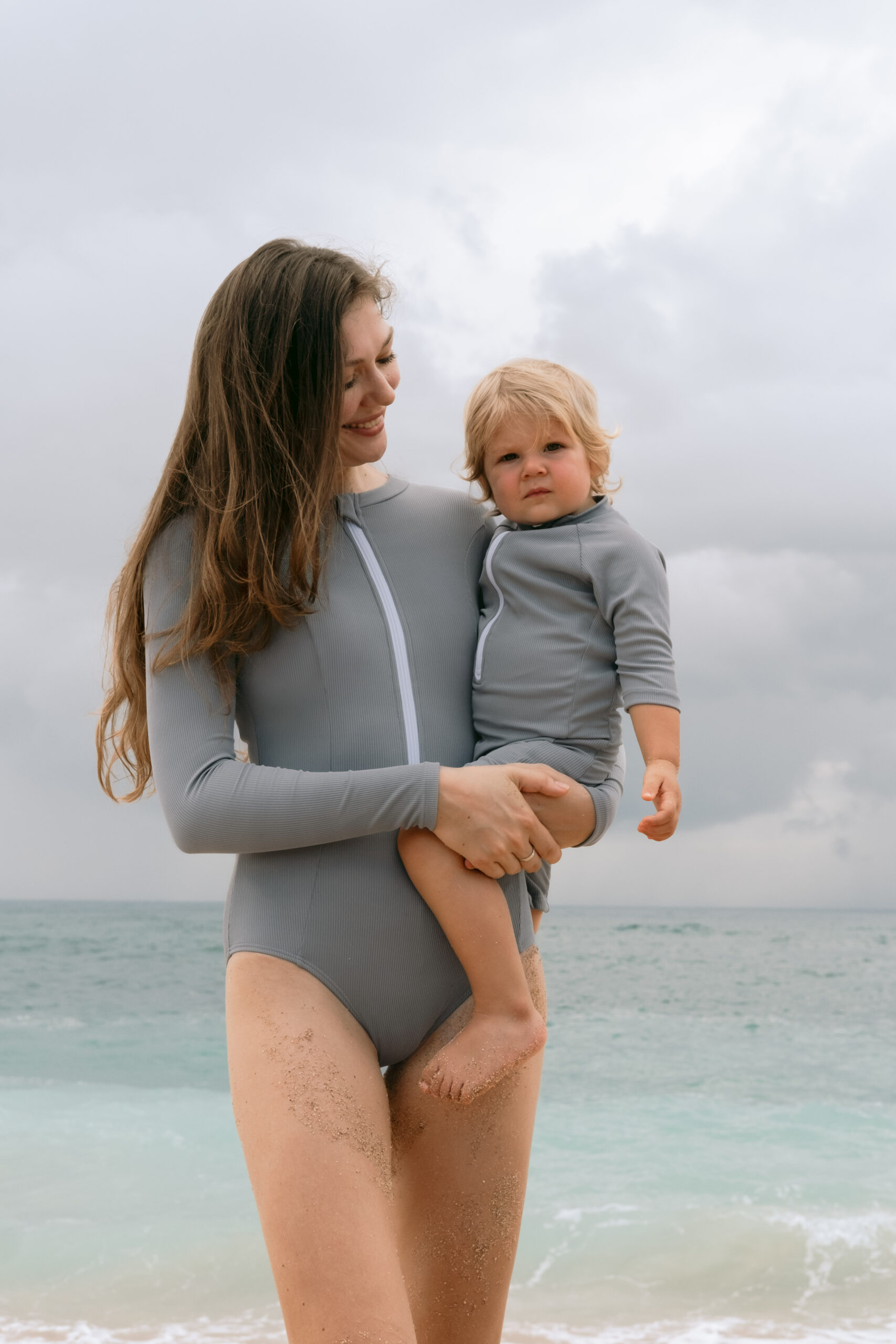 Robyn rashguard in Earl grey crinkle - Image 6