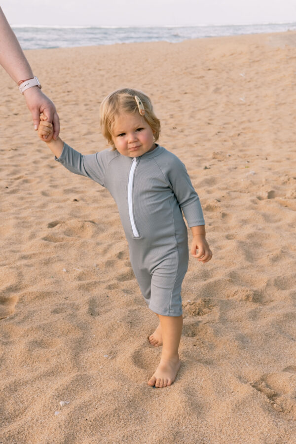Mini Robyn rashguard in Earl grey crinkle